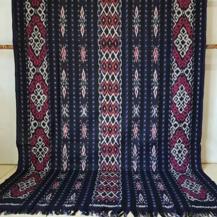 Tenun ikat khas NTT